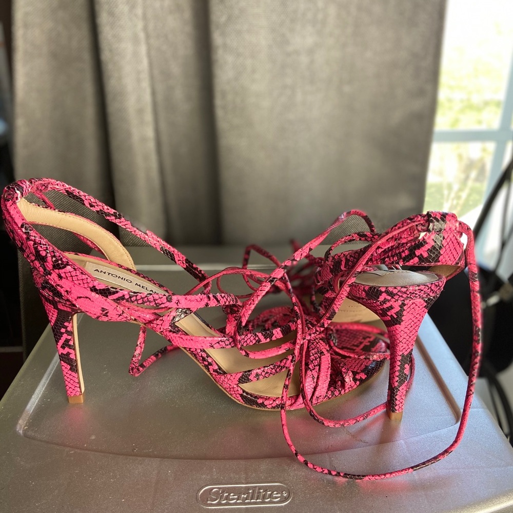 Antonio Melani tie up heels